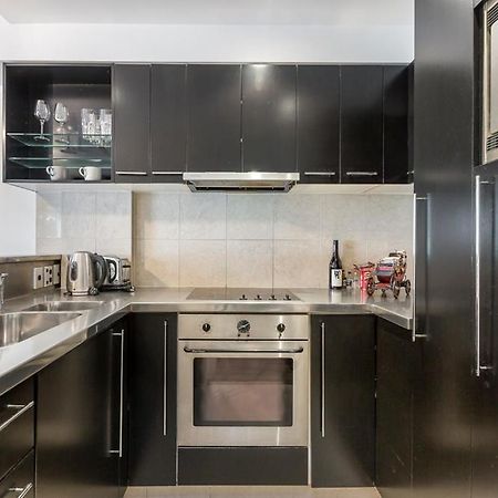 Corporate, Spacious Staycation - Sky Tower Views Оукланд Екстериор снимка
