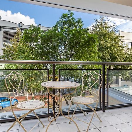 Corporate, Spacious Staycation - Sky Tower Views Оукланд Екстериор снимка