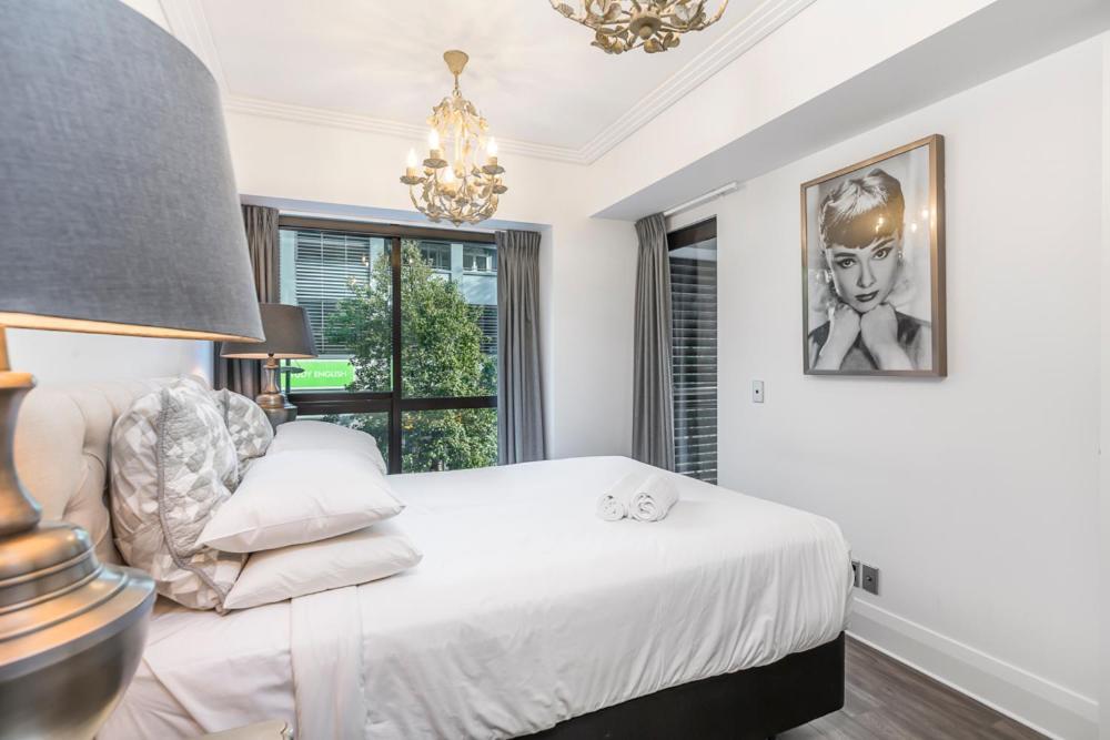 Corporate, Spacious Staycation - Sky Tower Views Оукланд Екстериор снимка
