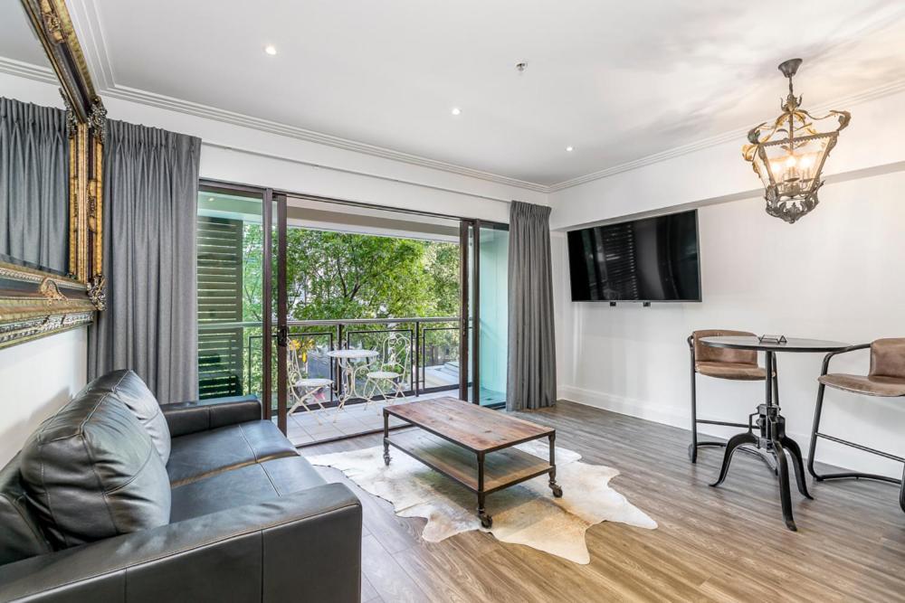 Corporate, Spacious Staycation - Sky Tower Views Оукланд Екстериор снимка