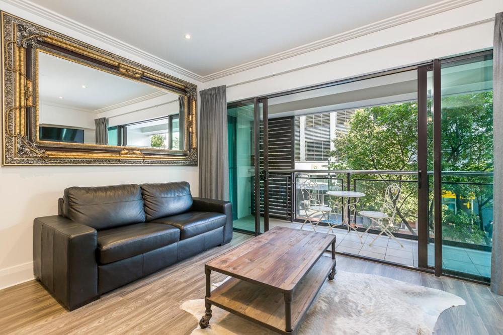 Corporate, Spacious Staycation - Sky Tower Views Оукланд Екстериор снимка