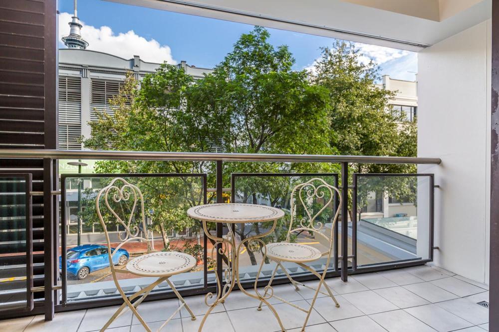 Corporate, Spacious Staycation - Sky Tower Views Оукланд Екстериор снимка